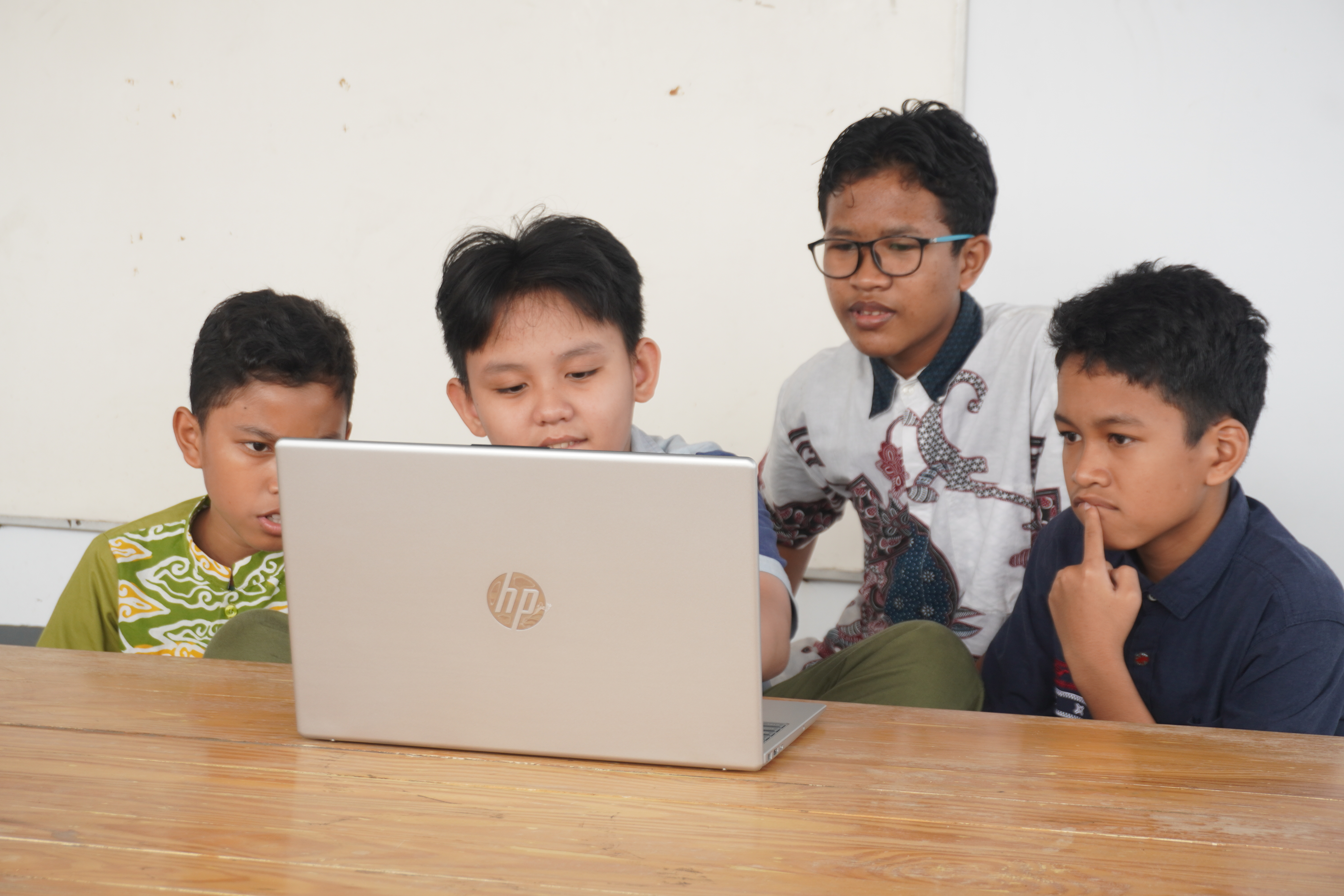 Adab Menuntut Ilmu bagi Santri di Era Digital